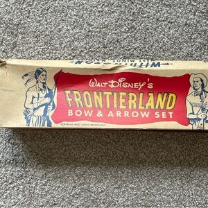 Walt Disney’s Frontierland Bow ans Arrow Set ~ Withington Archery Set